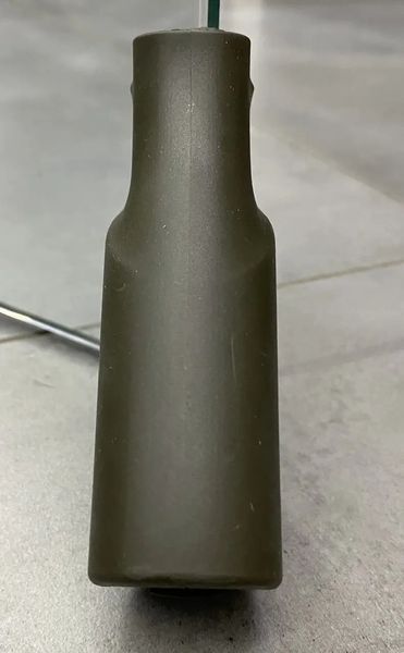Рукоятка пистолетная для AR15 прорезиненная DLG TACTICAL (DLG-106), цвет Олива, с отсеком для батареек 6159 фото