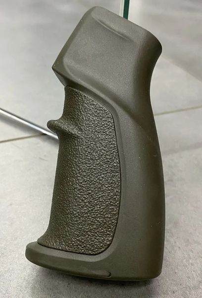 Рукоятка пистолетная для AR15 прорезиненная DLG TACTICAL (DLG-106), цвет Олива, с отсеком для батареек 6159 фото