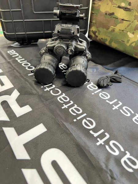 Night vision binocular DTNVS / NVT-6 P43 FOM 1800