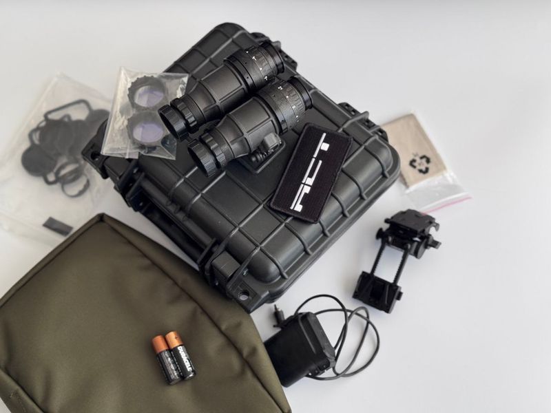 Night vision binocular DTNVS / NVT-6 P43 FOM 1800