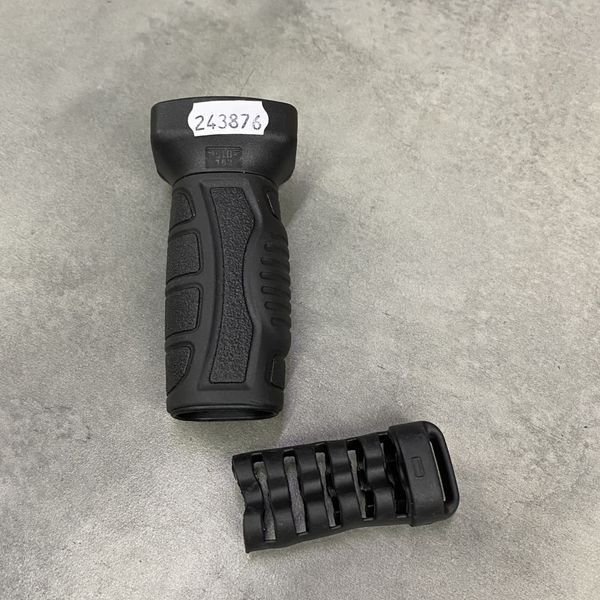 DLG Tactical (DLG-162) Foregrip on Picatinny, Black, Rubberized