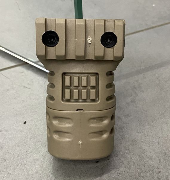 Рукоятка передня коротка DLG TACTICAL (DLG-117), колір Койот, з відсіком, з планкою Пікатінні 0229 фото
